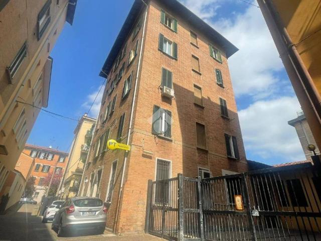 Locale Commerciale in vendita a San Donato-San Vitale, Bologna