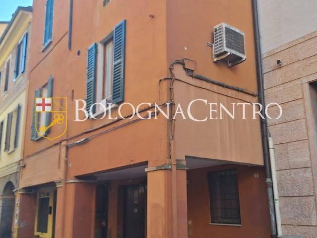 Locale Commerciale in vendita a Santo Stefano, Bologna