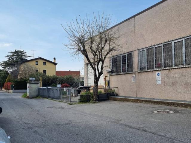 Locale Commerciale in vendita a Quartiere Navile, Bologna