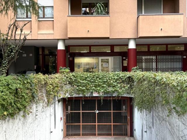 Locale Commerciale in vendita a San Donato-San Vitale, Bologna