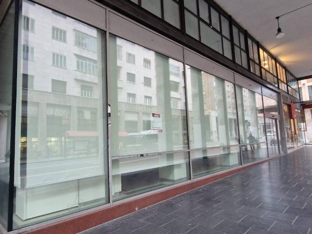 Locale Commerciale in vendita a Porto-Saragozza, Bologna