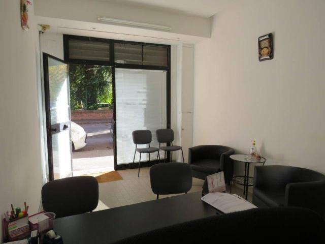 Locale Commerciale in vendita a Casteldebole, Bologna