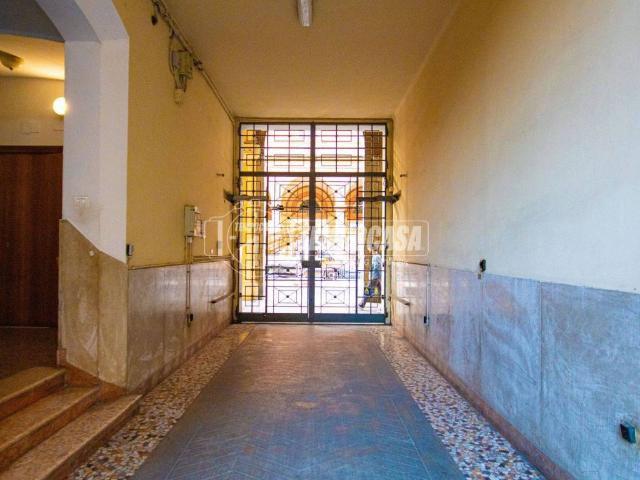 Locale Commerciale in vendita a Santo Stefano, Bologna