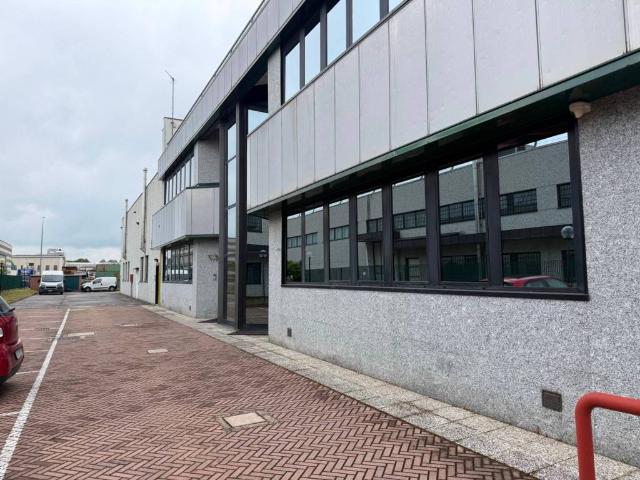 Locale Commerciale in vendita a Róveri, Bologna