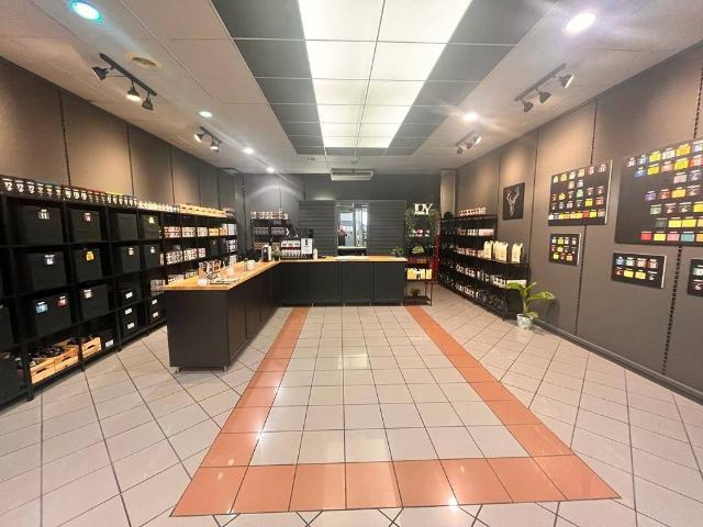 Locale Commerciale in vendita a Savena, Bologna