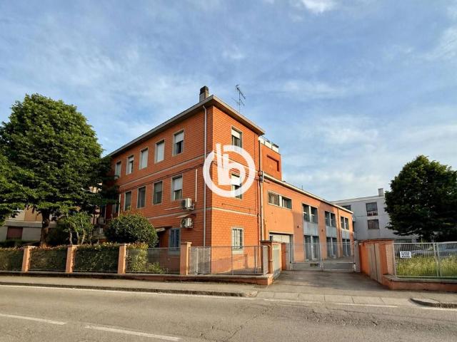 Locale Commerciale in vendita a Dozza, Bologna