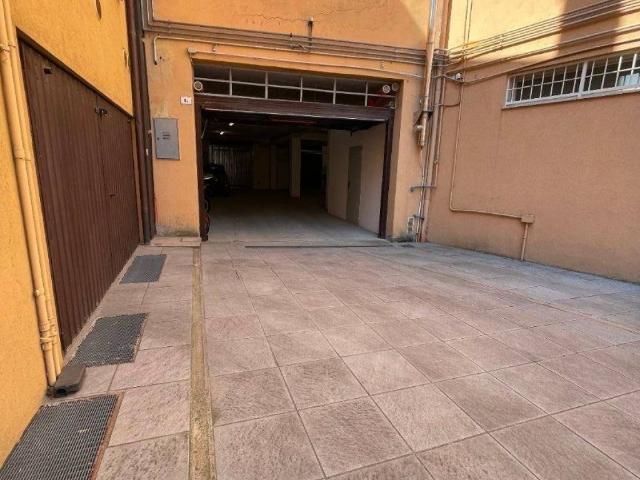 Locale Commerciale in vendita a San Donato-San Vitale, Bologna