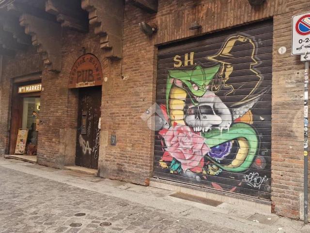 Locale Commerciale in vendita a Santo Stefano, Bologna