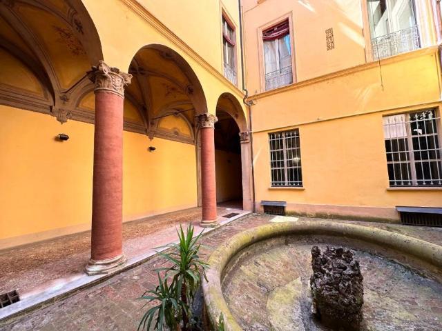Locale Commerciale in vendita a Santo Stefano, Bologna