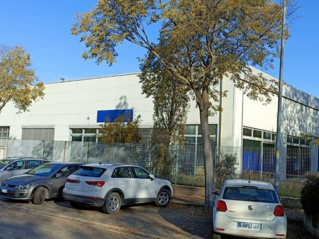 Locale Commerciale in vendita a San Donato-San Vitale, Bologna