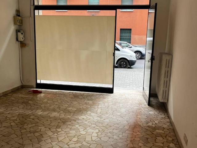Locale Commerciale in vendita a Porto-Saragozza, Bologna