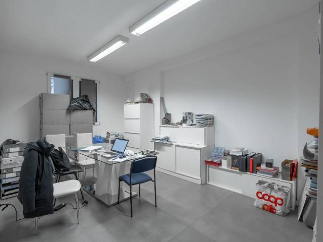 Locale Commerciale in vendita a Unione Terre di Pianura, Granarolo Dell'emilia