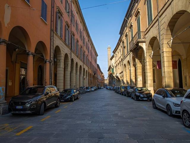 Locale Commerciale in vendita a Santo Stefano, Bologna