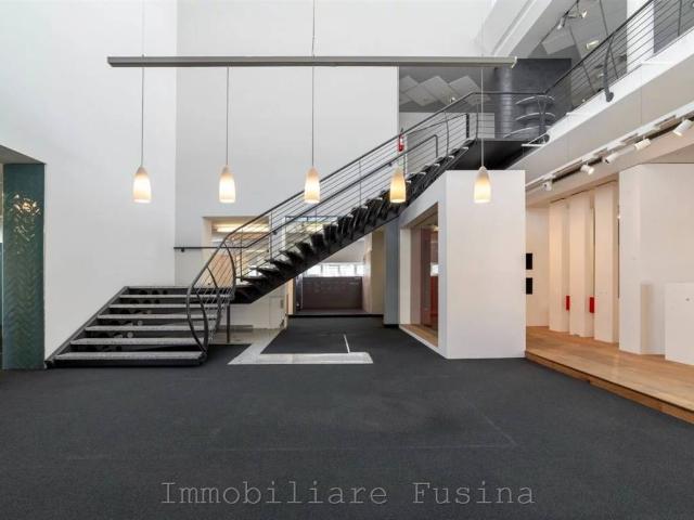 Locale Commerciale in vendita a Oltrisarco-Aslago - Oberau-Haslach, Bolzano - Bozen