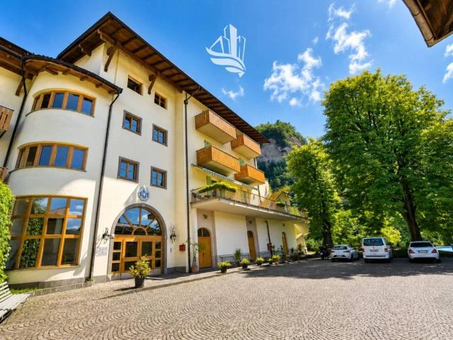 Locale Commerciale in vendita a Oltrisarco-Aslago - Oberau-Haslach, Bolzano - Bozen