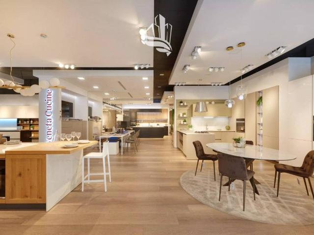 Locale Commerciale in vendita a Oltrisarco-Aslago - Oberau-Haslach, Bolzano - Bozen