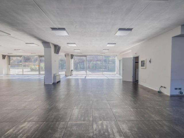 Locale Commerciale in vendita a Centro-Piani-Rencio - Zentrum-Bozner Boden-Rentsch, Bolzano - Bozen