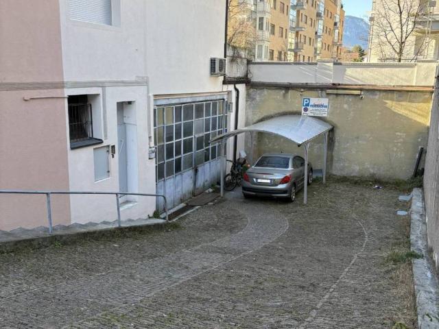 Locale Commerciale in vendita a Oltrisarco-Aslago - Oberau-Haslach, Bolzano - Bozen