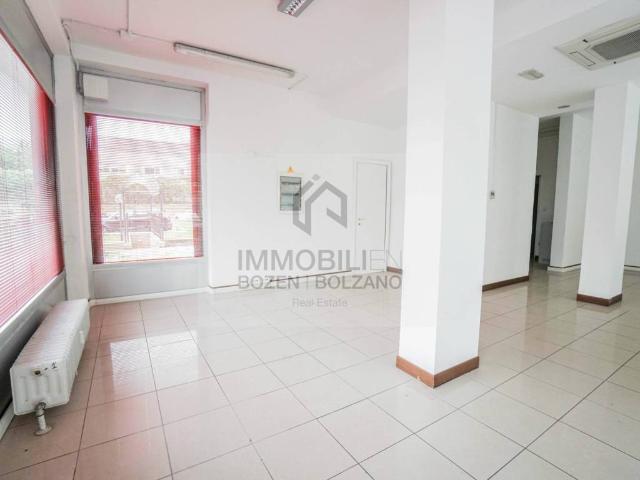 Locale Commerciale in vendita a Oltrisarco-Aslago - Oberau-Haslach, Bolzano - Bozen