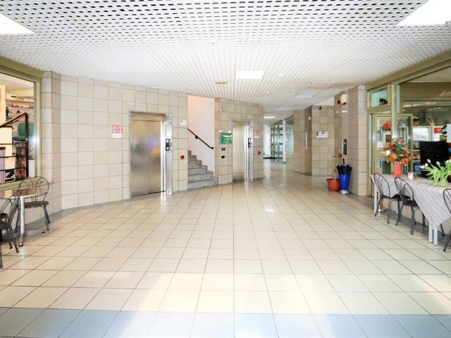 Locale Commerciale in vendita a Oltrisarco-Aslago - Oberau-Haslach, Bolzano - Bozen