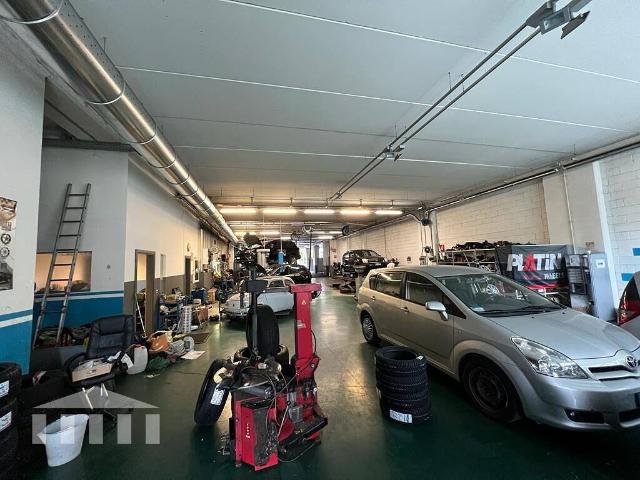 Locale Commerciale in vendita a Oltrisarco-Aslago - Oberau-Haslach, Bolzano - Bozen