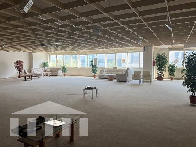Locale Commerciale in vendita a Oltrisarco-Aslago - Oberau-Haslach, Bolzano - Bozen