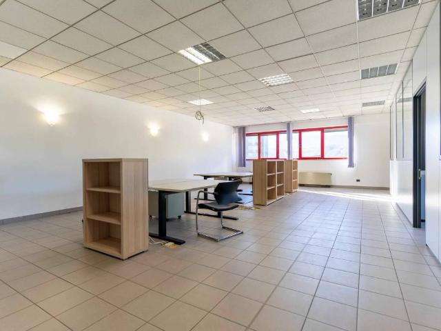 Locale Commerciale in vendita a Oltrisarco-Aslago - Oberau-Haslach, Bolzano - Bozen