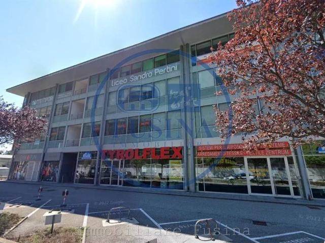 Locale Commerciale in vendita a Oltrisarco-Aslago - Oberau-Haslach, Bolzano - Bozen
