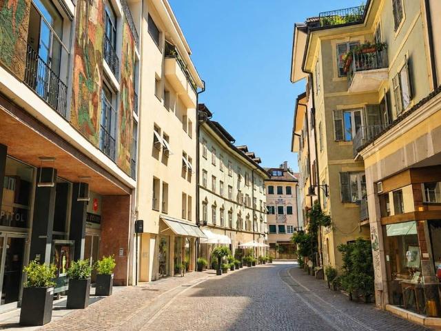 Locale Commerciale in vendita a Centro-Piani-Rencio - Zentrum-Bozner Boden-Rentsch, Bolzano - Bozen