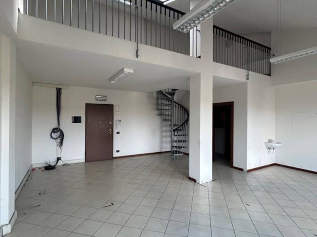 Locale Commerciale in vendita a Unione dei comuni del Sorbara, Bomporto