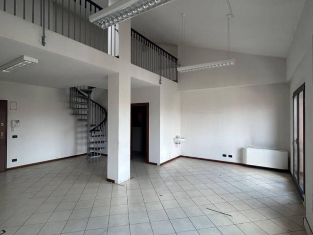 Locale Commerciale in vendita a Unione dei comuni del Sorbara, Bomporto