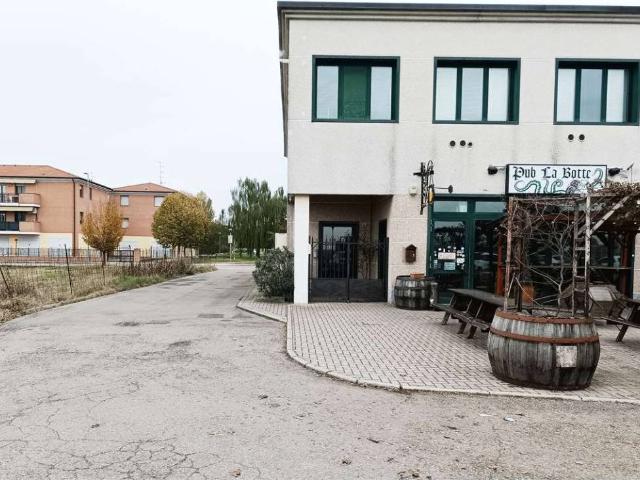 Locale Commerciale in vendita a Unione dei comuni del Sorbara, Bomporto