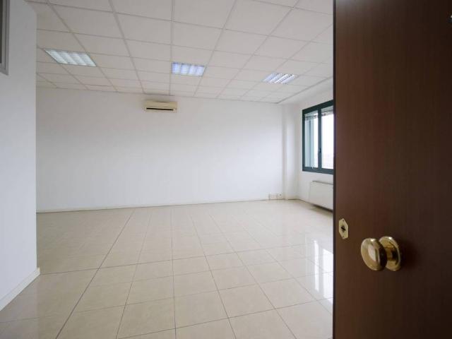 Locale Commerciale in vendita a Unione dei comuni del Sorbara, Bomporto