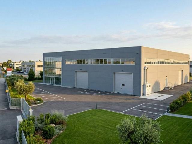 Locale Commerciale in vendita a Bonavigo, Veneto