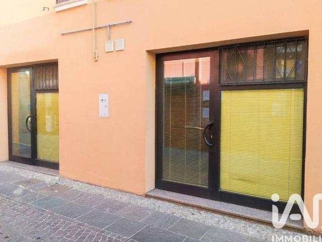 Locale Commerciale in vendita a Unione Alto Ferrarese, Bondeno