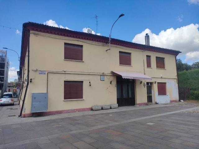 Locale Commerciale in vendita a Unione Alto Ferrarese, Bondeno