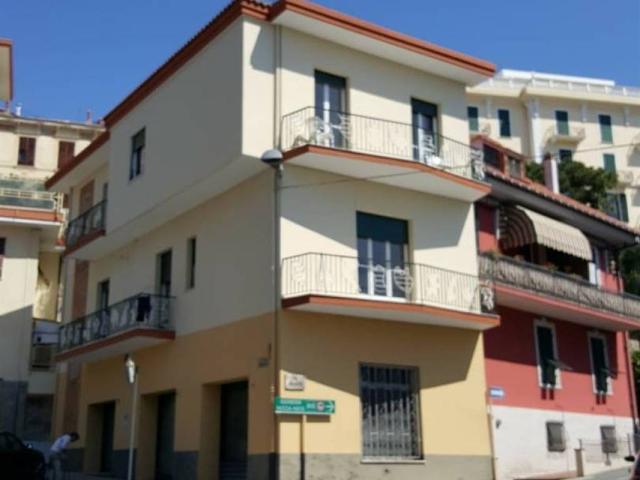 Locale Commerciale in vendita a Arziglia, Bordighera