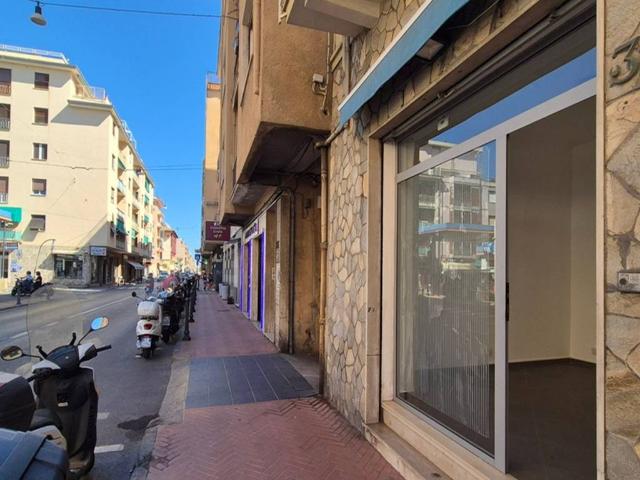 Locale Commerciale in vendita a Bordighera, Liguria