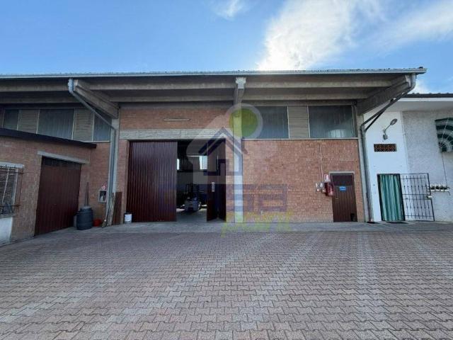 Locale Commerciale in vendita a Bassa Reggiana, Re