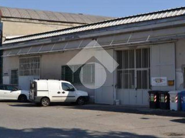 Locale Commerciale in vendita a Piemonte, Torino