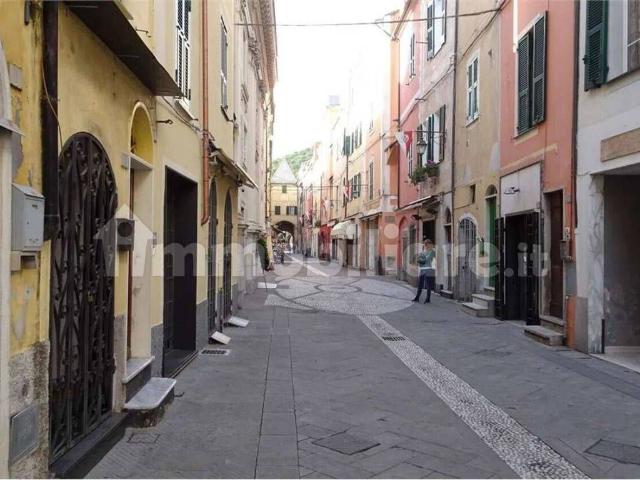 Locale Commerciale in vendita a Borghetto Santo Spirito, Liguria
