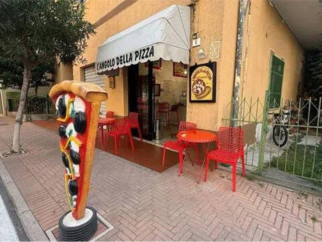 Locale Commerciale in vendita a Borghetto Santo Spirito, Liguria