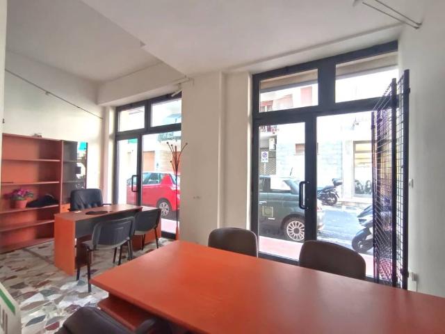 Locale Commerciale in vendita a Borghetto Santo Spirito, Liguria