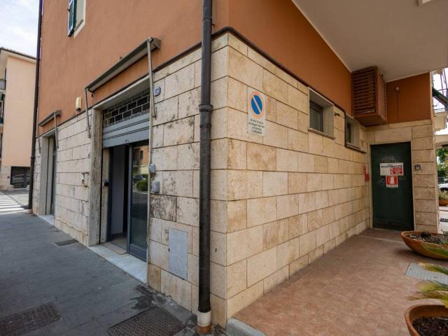 Locale Commerciale in vendita a Borgio, Borgio Verezzi