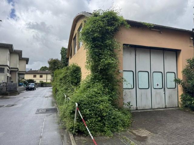 Locale Commerciale in vendita a Unione dei comuni Media Valle del Serchio, Borgo A Mozzano