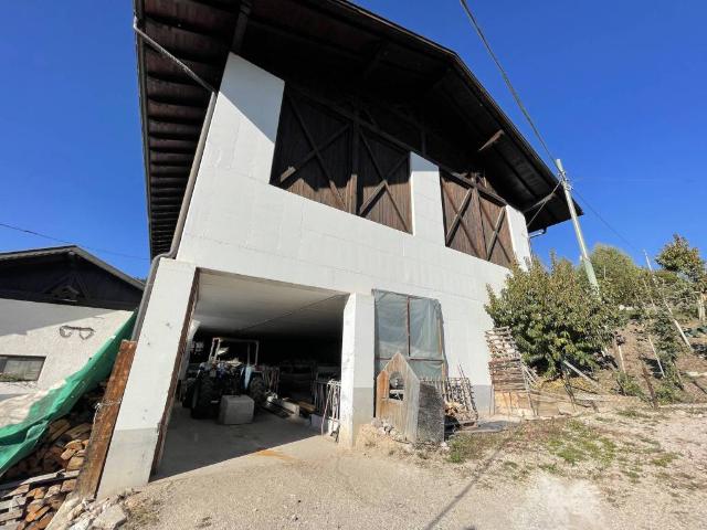 Locale Commerciale in vendita a Comunità della Val di Non, Castelfondo