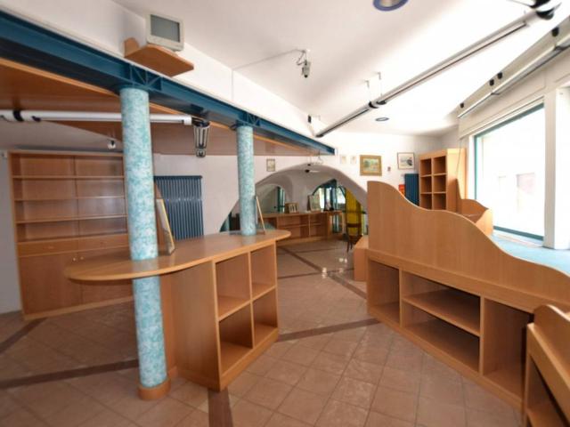 Locale Commerciale in vendita a Comunità della Val di Non, Fondo