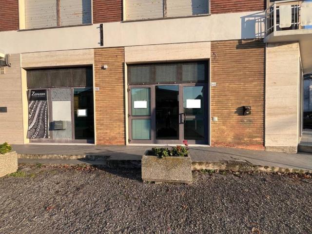 Locale Commerciale in vendita a Borgo Mantovano, Villa Poma