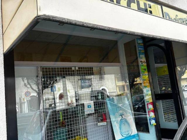Locale Commerciale in vendita a Piemonte, Cuneo