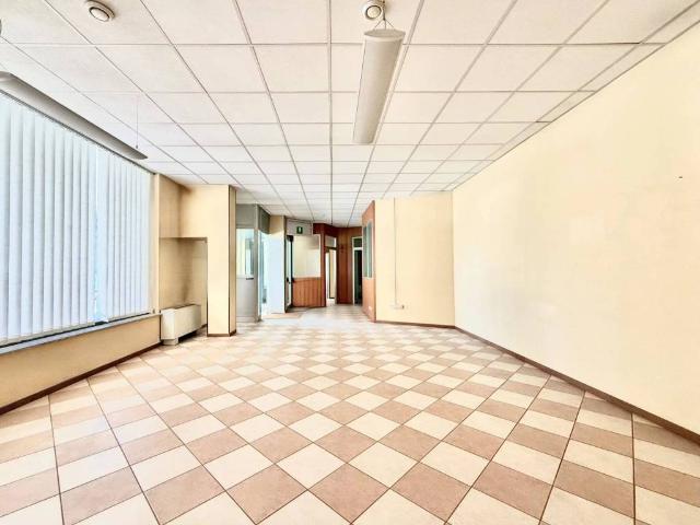 Locale Commerciale in vendita a Piemonte, Cuneo